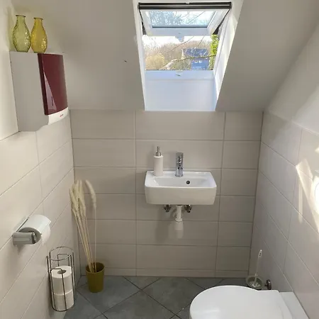 Privatunterkunft Gemuetliche Mit Balkon & Tv